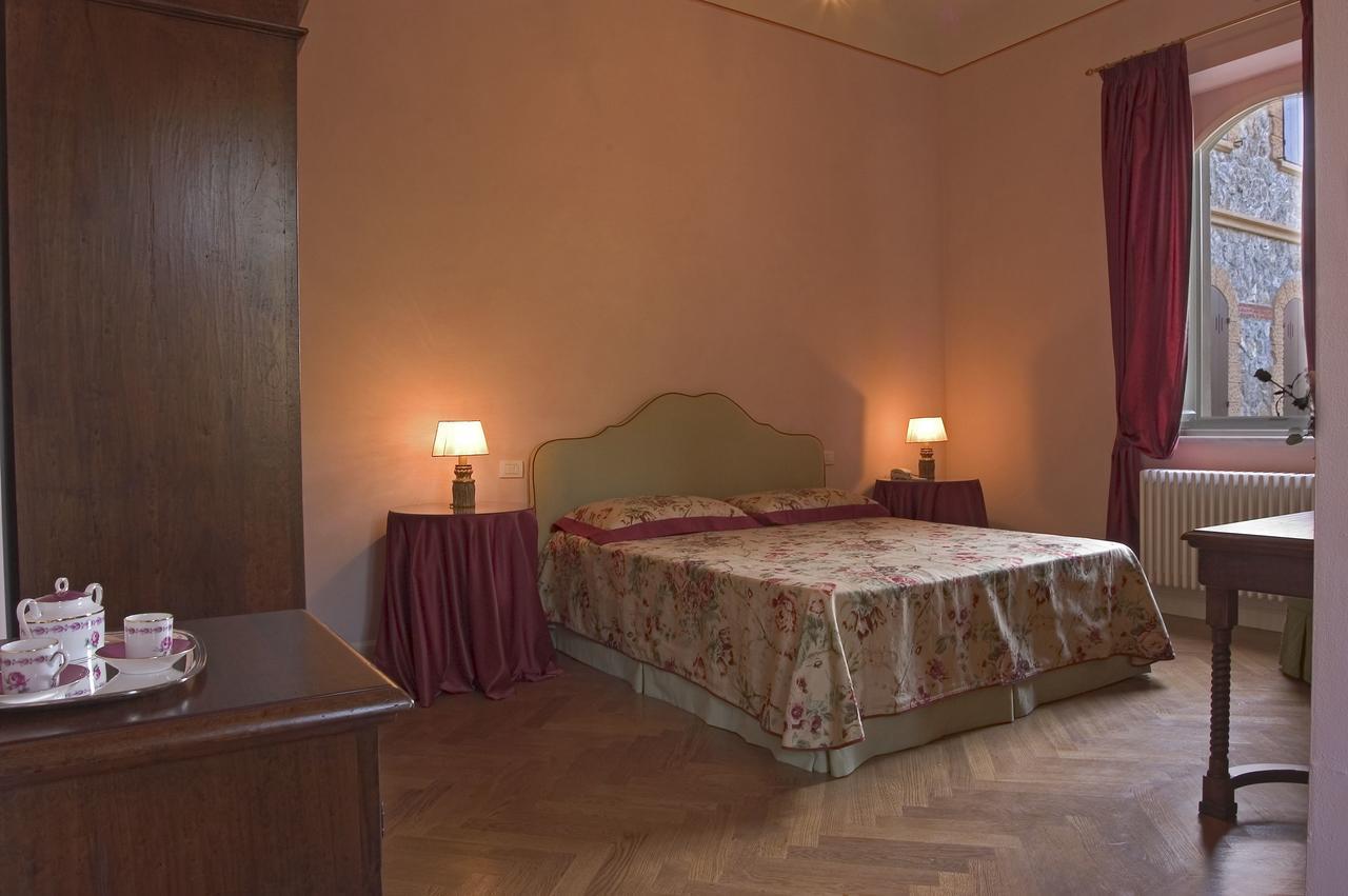 Villa Signori มารินา ดิ เปียตราซันตา ภายนอก รูปภาพ