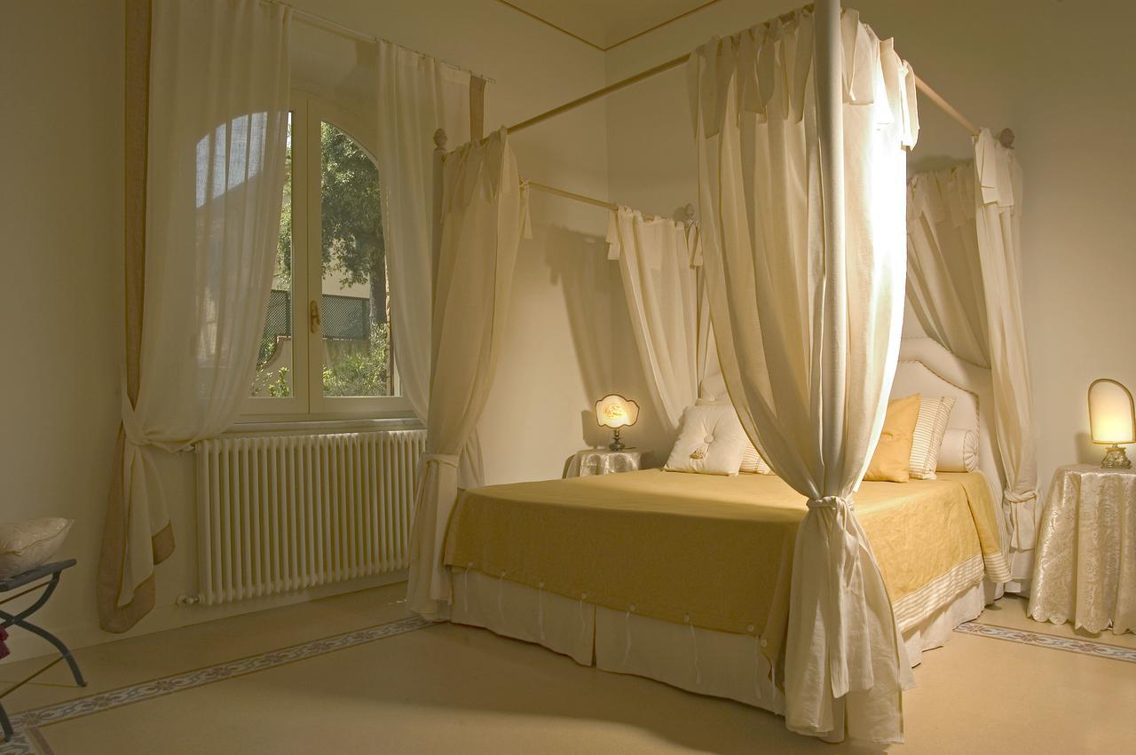 Villa Signori มารินา ดิ เปียตราซันตา ภายนอก รูปภาพ