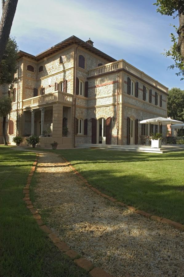 Villa Signori มารินา ดิ เปียตราซันตา ภายนอก รูปภาพ