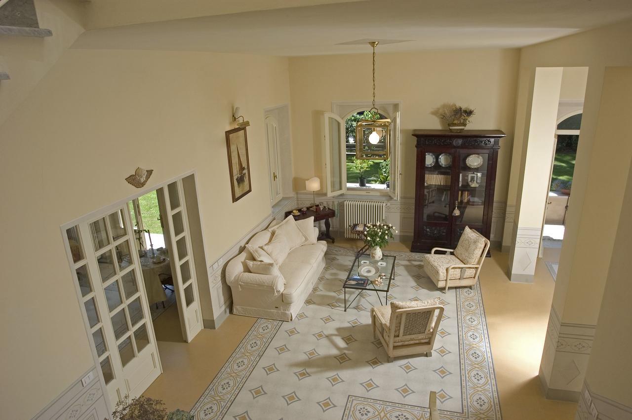 Villa Signori มารินา ดิ เปียตราซันตา ภายนอก รูปภาพ