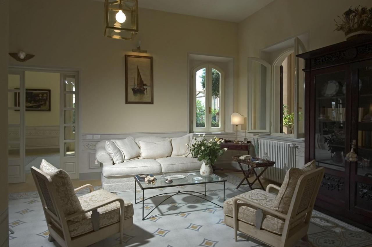 Villa Signori มารินา ดิ เปียตราซันตา ภายนอก รูปภาพ